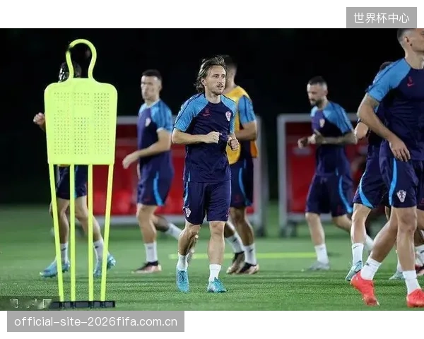 马什教练高压体系面临考验，加拿大队边路冲击力将是撕开波黑密集防守的关键。